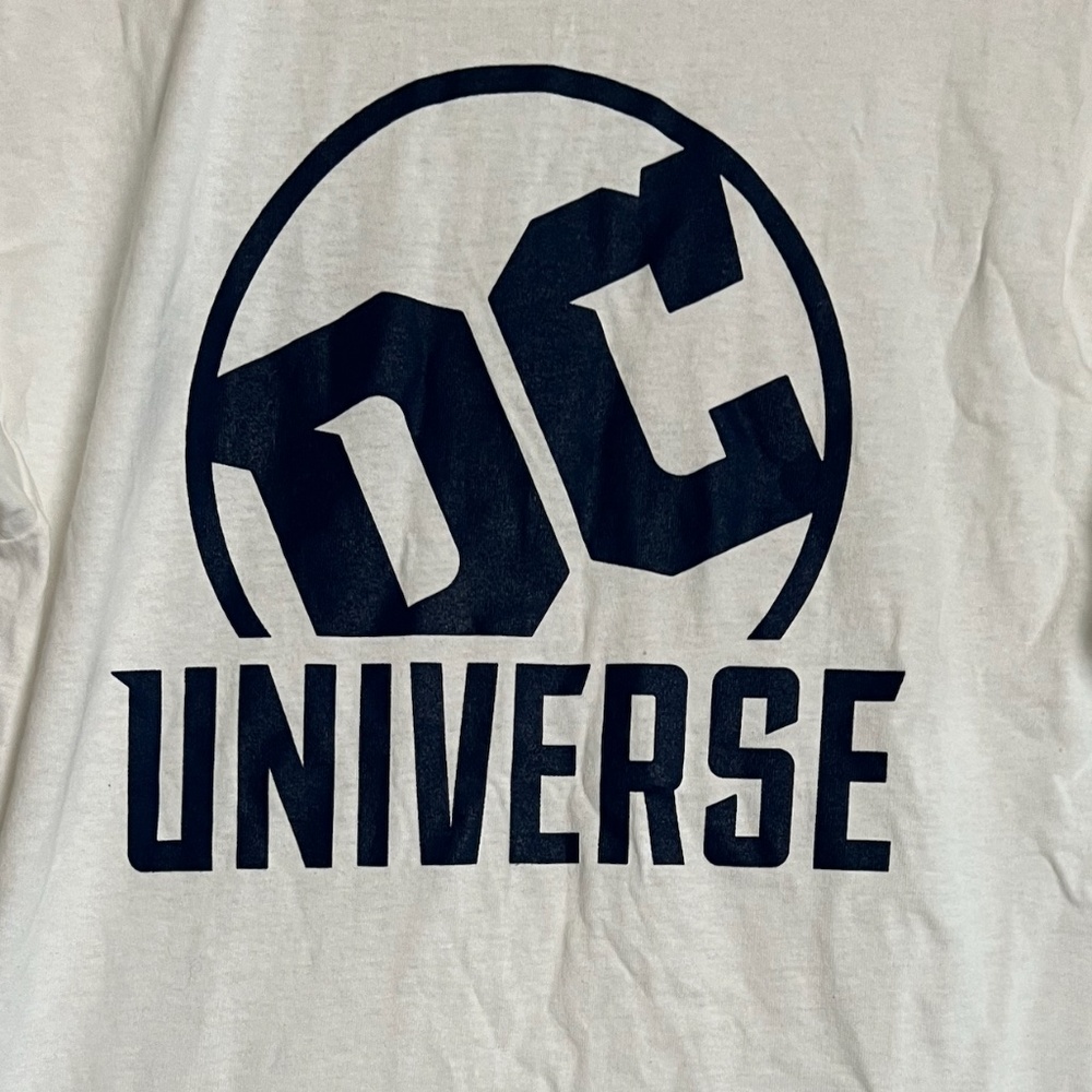Very Rare Unisex DC Comics DC Universe T-Shirt.  Large